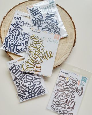 Papírové nápisy mám při svém lepení moc ráda. Mám jich obrovskou sbírku a používám je na každé své stránce, protože bez...